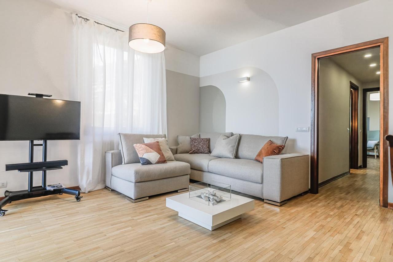 Stunning View Lakeside Apartment - Larihome A11 Gravedona Esterno foto